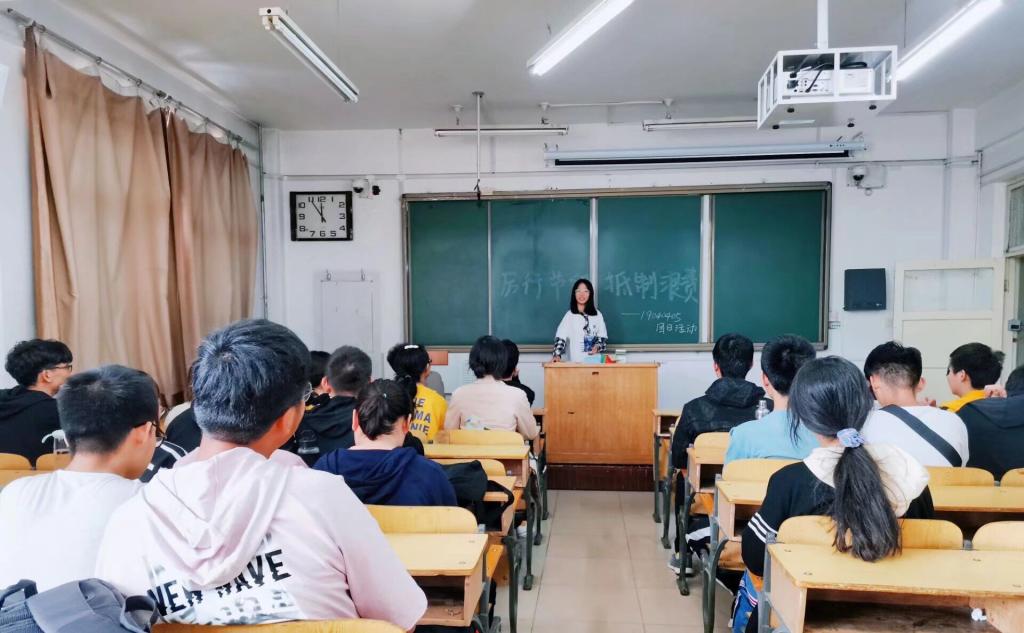 化工与技术国产大奶“拒绝舌尖上的浪费”团日活动圆满结束